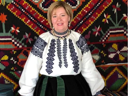 «Першу сотню ікон роздала захисникам із Повітряних Сил України»: волонтерка з Вінниці робить керамічні обереги для бійців