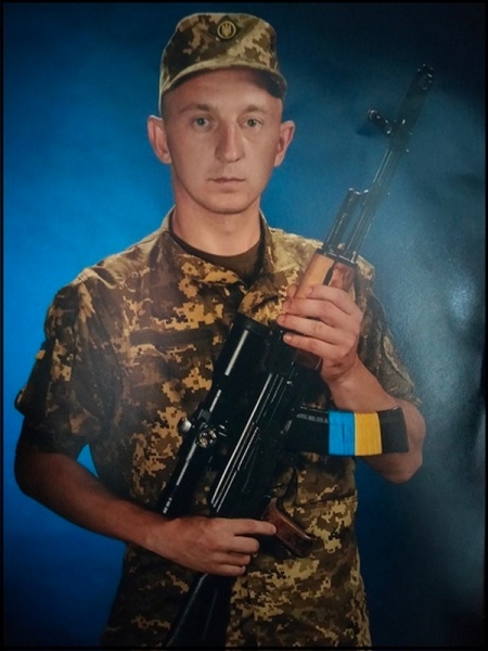 «Син в останню мить закрив своїм тілом побратима — нашого земляка»: відразу четверо нацгвардійців загинули на Луганщині