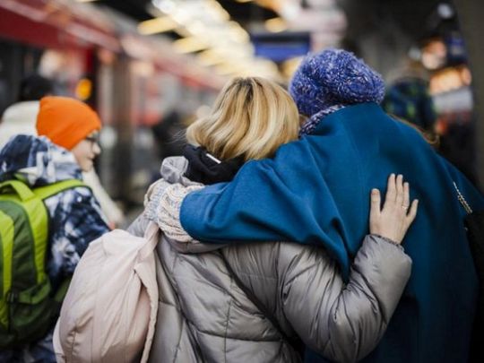 Виїзд за&nbsp;кордон багатодітного батька під час війни: відповіді на&nbsp;3 найпоширеніші запитання українських біженців