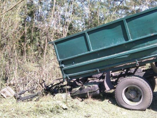 Водій загинув на місці: у Сумській області вантажівка наїхала на 11 мін рашистів (фото)