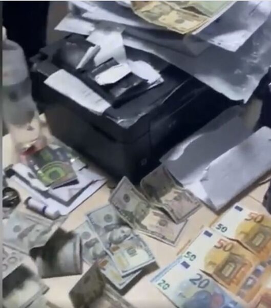 Заробляли мільйони на&nbsp;розмитненні авто: на&nbsp;Львівщині силовики прикрили злочинну схему на&nbsp;митниці