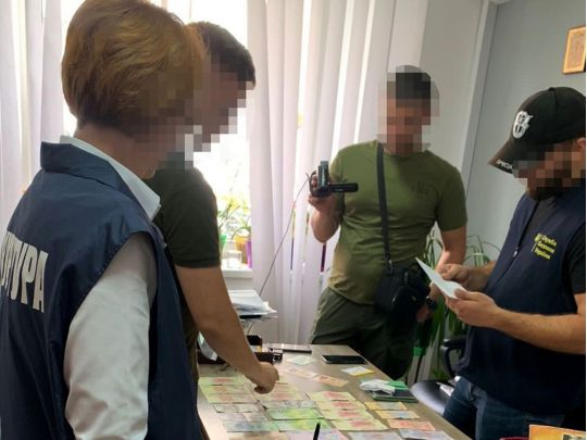 Чиновниця львівської мерії заробила на фальшивих інвалідах мільйони гривень (фото)