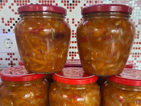 Квасоля з овочами по-монастирськи: ваші рідні смакуватимуть і проситимуть ще