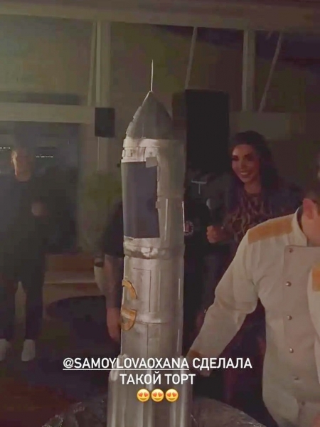 Одеський репер Джиган відсвяткував іменини у росії з тортом у вигляді ракети