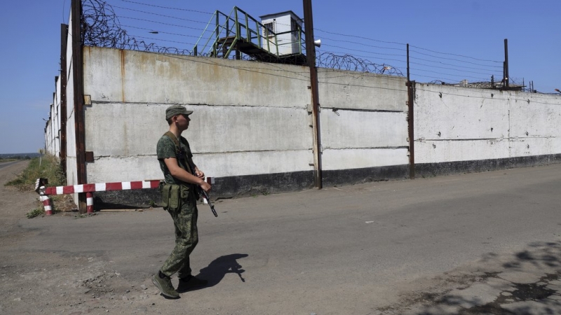 «Після того, як нас змусили викопати собі могили, але все ж залишили в живих, я думав, що пекло позаду. Помилився», — в'язень Оленівки