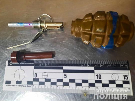 Погрожує сім років за ґратами: у Києві мешканець Вінницької області намагався потрапити на залізничний вокзал із прив'язаною до живота гранатою