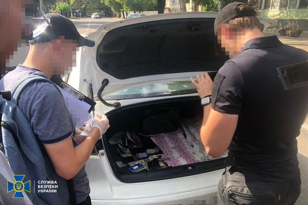 Пропонував за хабар уникнути ув'язнення: у Миколаївській області заарештовано прокурора