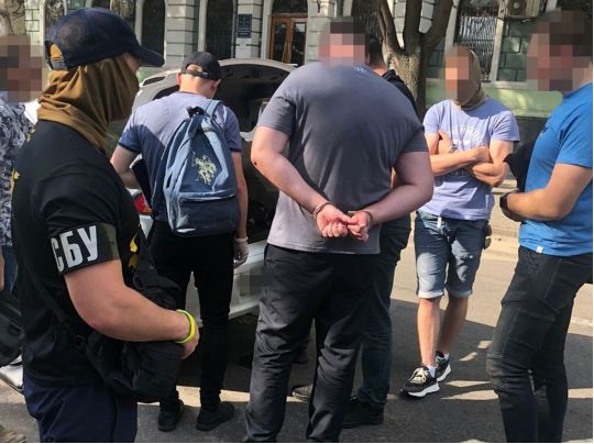 Пропонував за хабар уникнути ув'язнення: у Миколаївській області заарештовано прокурора