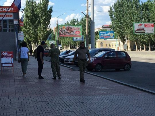 «Забирають до військкомату всіх підряд»: рашисти вербують українців на окупованій Луганщині