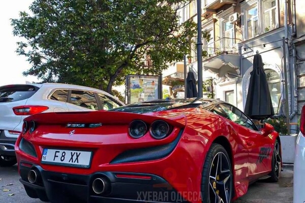 По Одессе ездит Ferrari за 300 000 долларов (фотофакт)
