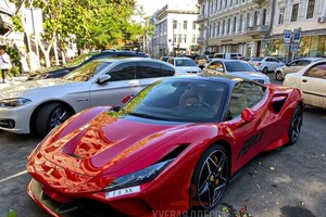 По Одессе ездит Ferrari за 300 000 долларов (фотофакт)