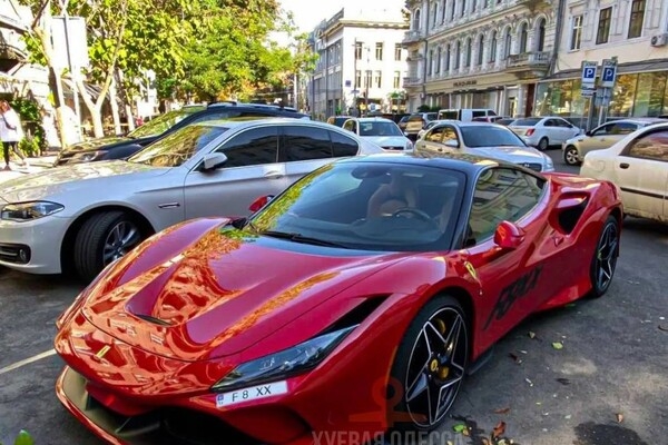 По Одессе ездит Ferrari за 300 000 долларов (фотофакт)