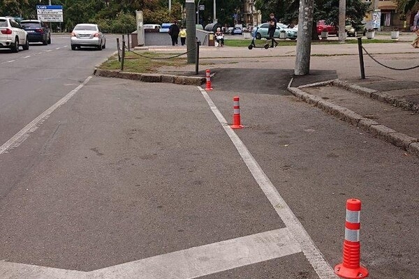 На Краснова и Шмидта обновили велополосы