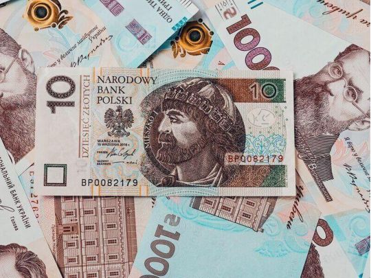 Банки Польщі припинять приймати гривні для обміну: названі терміни