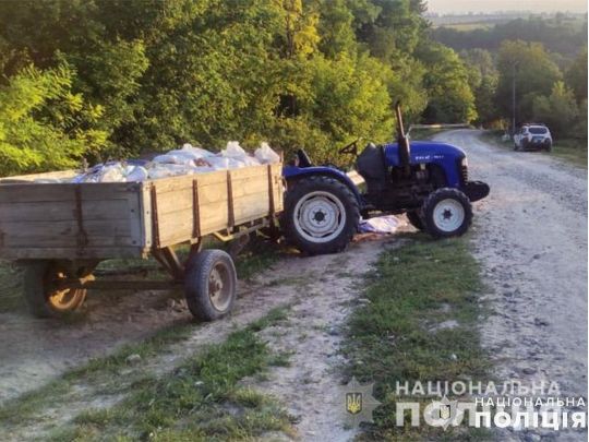 Смертельна ДТП на Хмельниччині: батько на мінітракторі з причепом вбив 10-річного сина