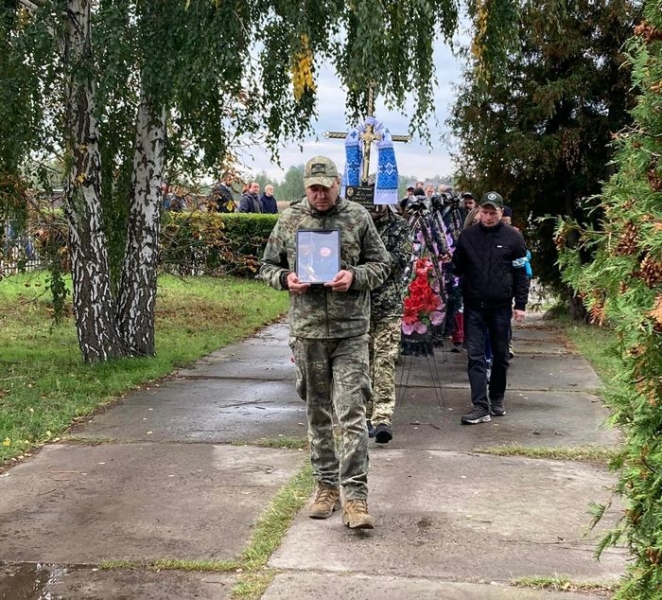 «Тіло зі слідами тортур знайшли лише за півроку»: у Бучі попрощалися з бійцем тероборони