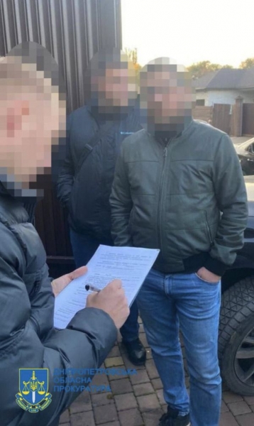 15 тисяч доларів з особи: під Дніпром викрили схему вивезення ухилянтів за кордон