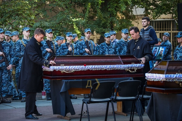 В Одессе прощались с погибшими морпехами 