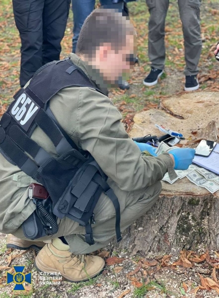 Брали до 5,5 тисяч доларів з особи: під Києвом викрили схему переправлення ухилянтів за кордон