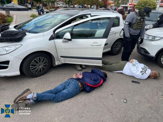 Брали до 5,5 тисяч доларів з особи: під Києвом викрили схему переправлення ухилянтів за кордон