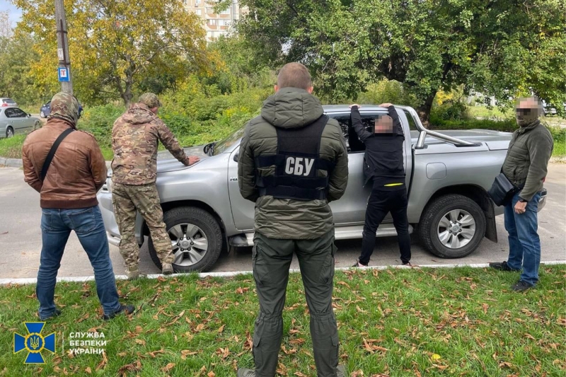 Брали до 5,5 тисяч доларів з особи: під Києвом викрили схему переправлення ухилянтів за кордон