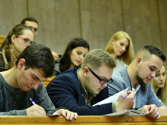 Кабмін ухвалив важливе рішення щодо студентів-контрактників, яким нічим платити за навчання