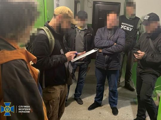 Коригував удари ворога: у Рівному затримано зрадника, який допомагав окупантам обстрілювати рідне місто