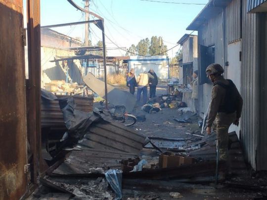 Окупанти обстріляли центральний ринок Авдіївки: є вбиті та поранені