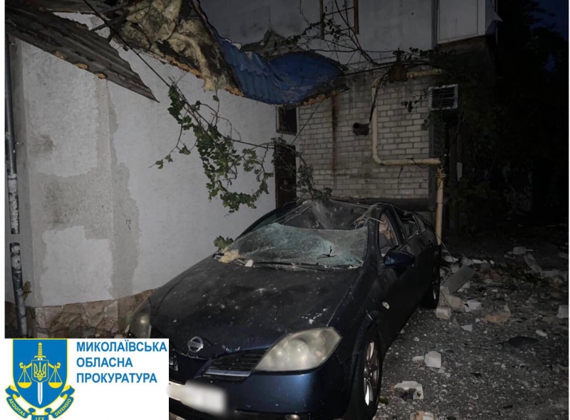 Ракета окупантів поцілила у п'ятиповерхівку в Миколаєві: два поверхи знесено, поранено тримісячну дитину