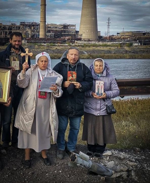 «Щось більш комічне придумати важко»: як в окупованому Маріуполі рашисти виганяли демонів «Азова» та ЗСУ" (фото)