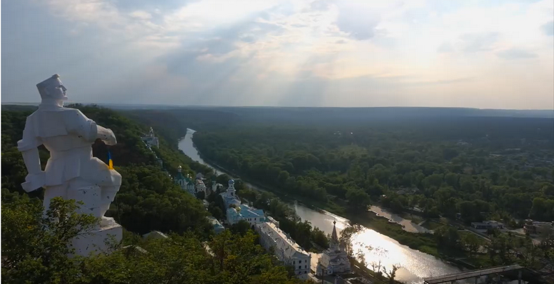 Від їхніх куль окупанти тікали, перевдягнувшись в жіночі плаття: українські снайпери з далекобійними гвинтівками підбивають БТРи та зупиняють танки