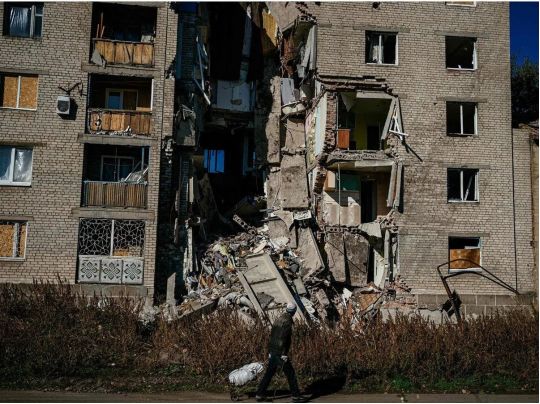 Війна, день 239: ЗСУ б’ють ворога на фронті, а українці в тилу змушені заощаджувати електроенергію (онлайн)