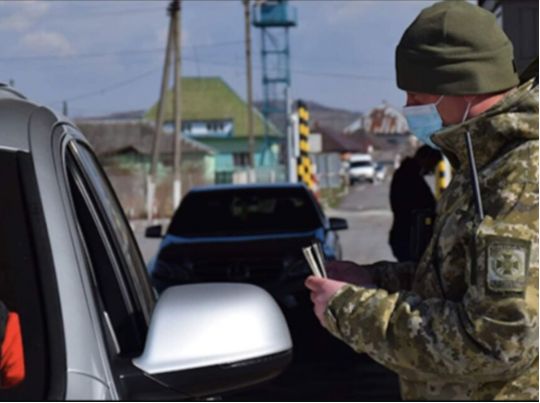 Виїзд за кордон під час війни: чи можуть його дозволити собі колишні в'язні