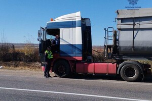На трассе Одесса-Рени проверяют грузовики и фуры: что случилось