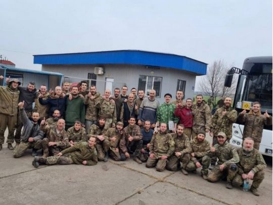 Бійці повертаються додому: Україна повернула з полону ще 45 військових