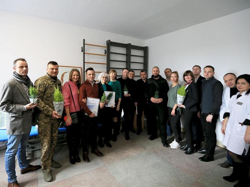 Григорій Козловський із родиною оновив палату у львівському шпиталі: «Ми будемо продовжувати це робити»
