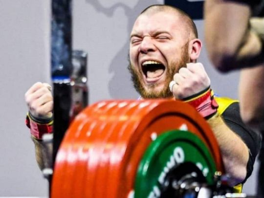 Підняв понад тонну: український силач встановив два світові рекорди (відео)