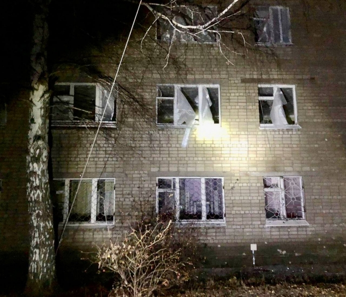 Після обстрілу Нікополя в ніч проти 20 листопада пошкоджено десятки житлових будинків (фото)