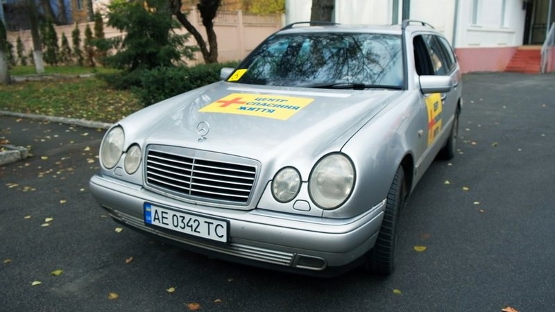 «Рятувальники витягнули мене з-під завалів лише через 11 годин»: 20-річний солдат через ракетну атаку рашистів залишився без ніг, а тепер сів за кермо автівки