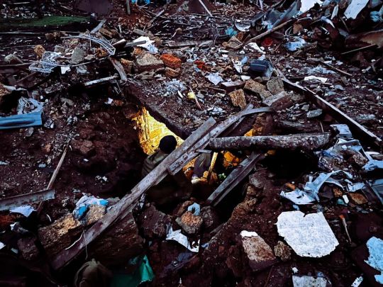 «Рука, стиснута в кулак, стирчала з груди обгорілого місива»: бойова медичка розповіла, як під обстрілами шукали загиблого побратима