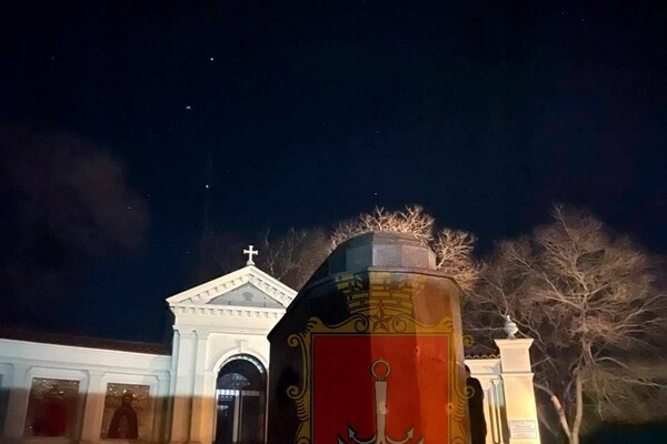 Ночью в Одессе снесли памятники Екатерине II и Суворову