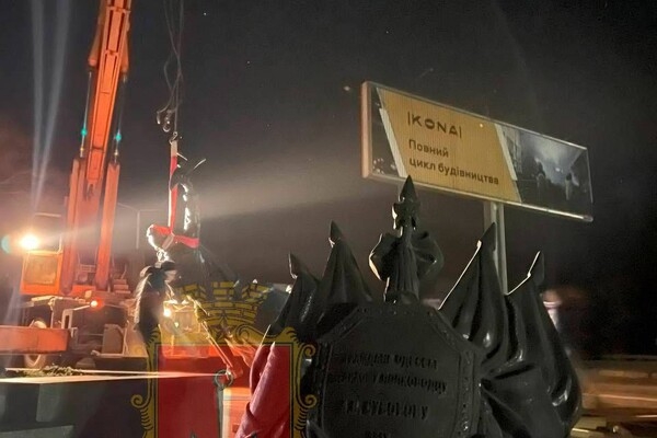 Ночью в Одессе снесли памятники Екатерине II и Суворову