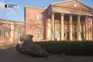 Памятник Суворову и Екатерине уже в Художественном музее: за их хранение будут платить (фото)