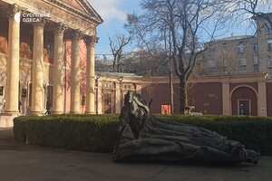 Памятник Суворову и Екатерине уже в Художественном музее: за их хранение будут платить (фото)