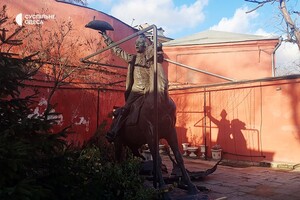 Памятник Суворову и Екатерине уже в Художественном музее: за их хранение будут платить (фото)