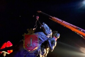 Ночью в Одессе снесли памятники Екатерине II и Суворову
