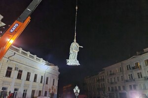 Ночью в Одессе снесли памятники Екатерине II и Суворову