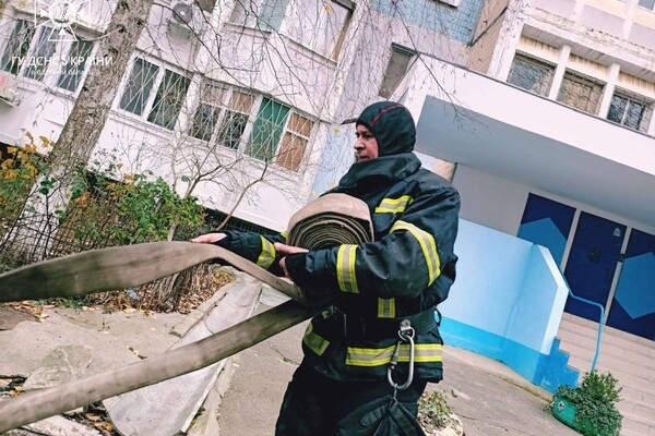 В Одессе на пожаре в 12-этажке спасли 16-летнюю девушку