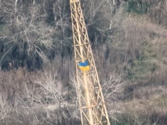 «Стане плацдармом для деокупації»: ЗСУ підняли перший український прапор на лівому березі Херсонщини (відео)