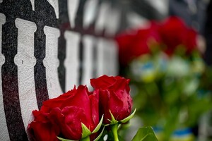 Гасили марку и возлагали цветы: одесситы почтили память жертв Холокоста 